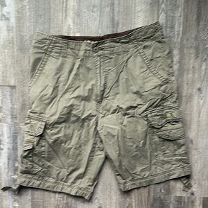 Unionbay shorts size 36 Casual Olive Cargo Shorts